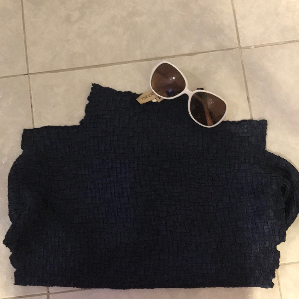 Cute blue turtle neck with white sunglasses